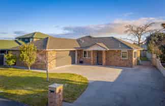 11 Oaklands Drive, Cambridge
