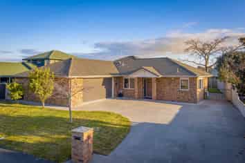 11 Oaklands Drive, Cambridge