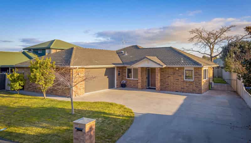 11 Oaklands Drive, Cambridge