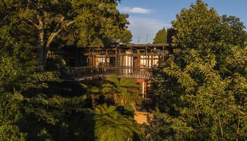 945 River Road, Queenwood