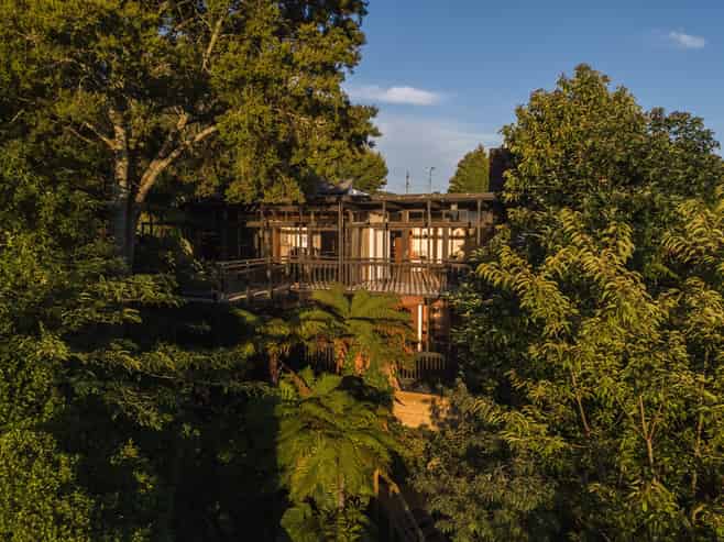 945 River Road, Queenwood