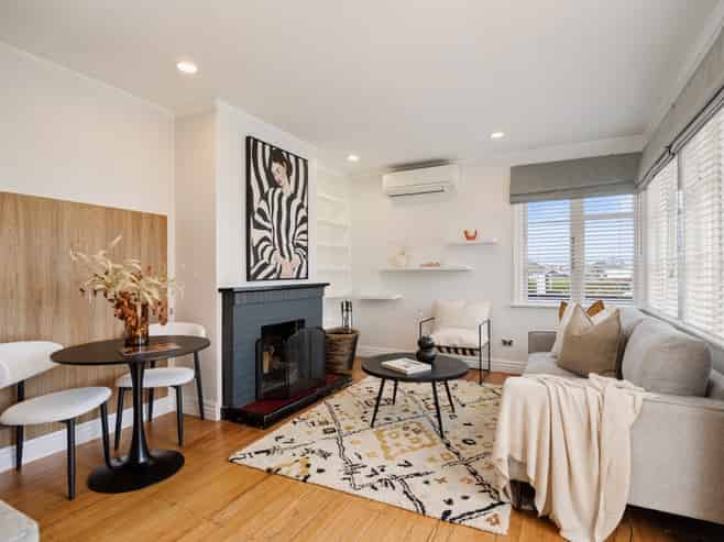 9 Range View Road, Mount Albert