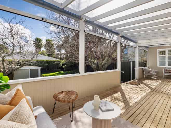 9 Range View Road, Mount Albert