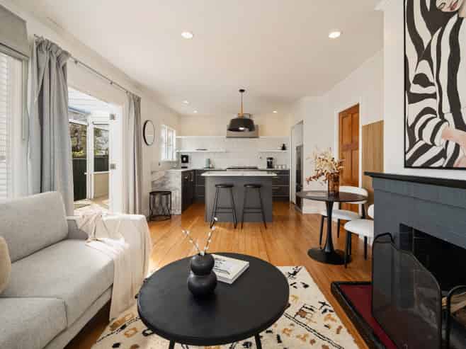 9 Range View Road, Mount Albert