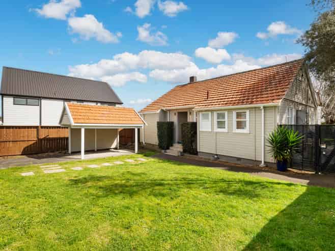 9 Range View Road, Mount Albert