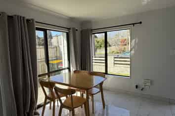 1/105  Knighton Road, Hillcrest