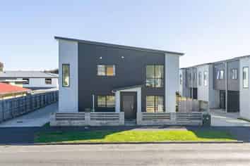 1/105  Knighton Road, Hillcrest