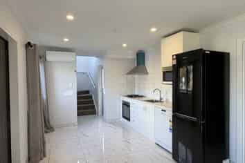 1/105  Knighton Road, Hillcrest
