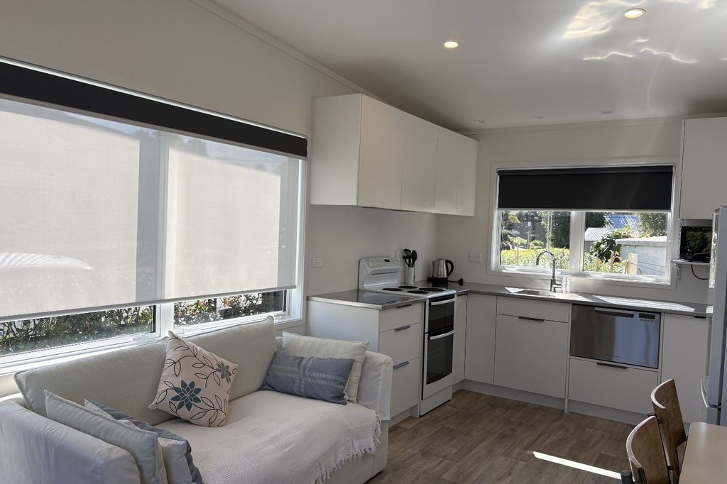 Wainui beach easy furnished living 3