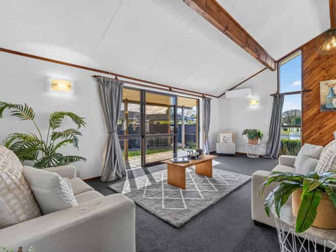 18 Knightsbridge Place, Dinsdale