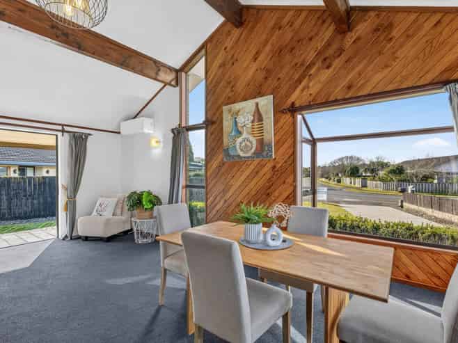 18 Knightsbridge Place, Dinsdale