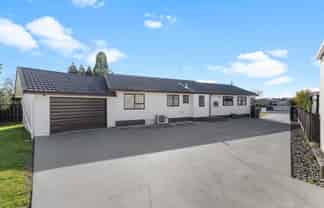 18 Knightsbridge Place, Dinsdale