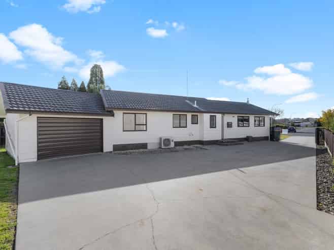 18 Knightsbridge Place, Dinsdale
