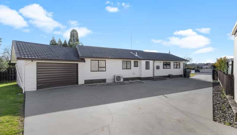 18 Knightsbridge Place, Dinsdale