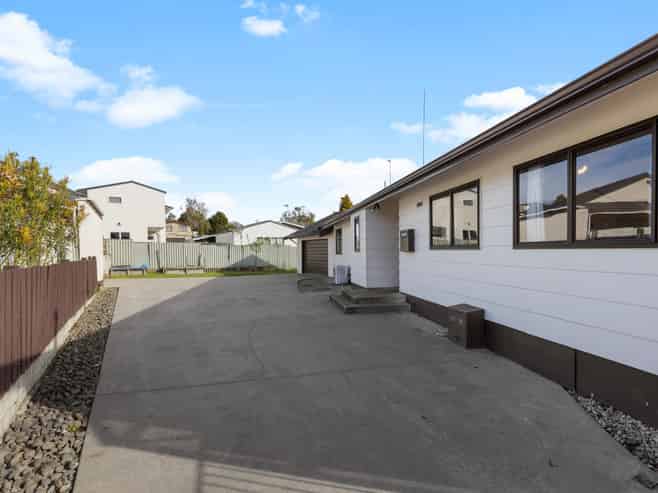 18 Knightsbridge Place, Dinsdale