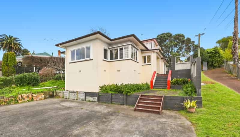29 Seacliffe Road, Hillsborough