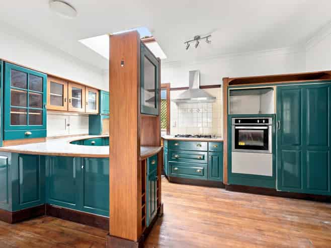 29 Seacliffe Road, Hillsborough