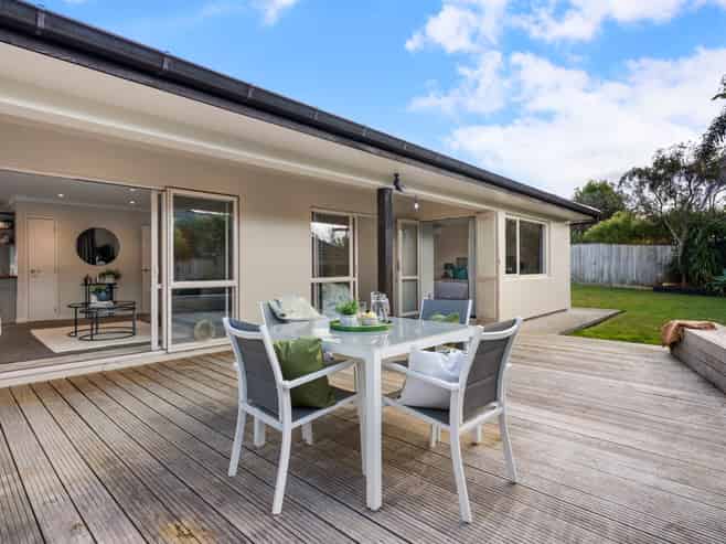 16 Araminta Place, Beachlands