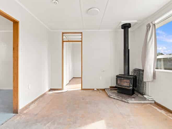 11 Moore Street, Milton