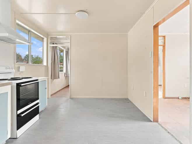 11 Moore Street, Milton