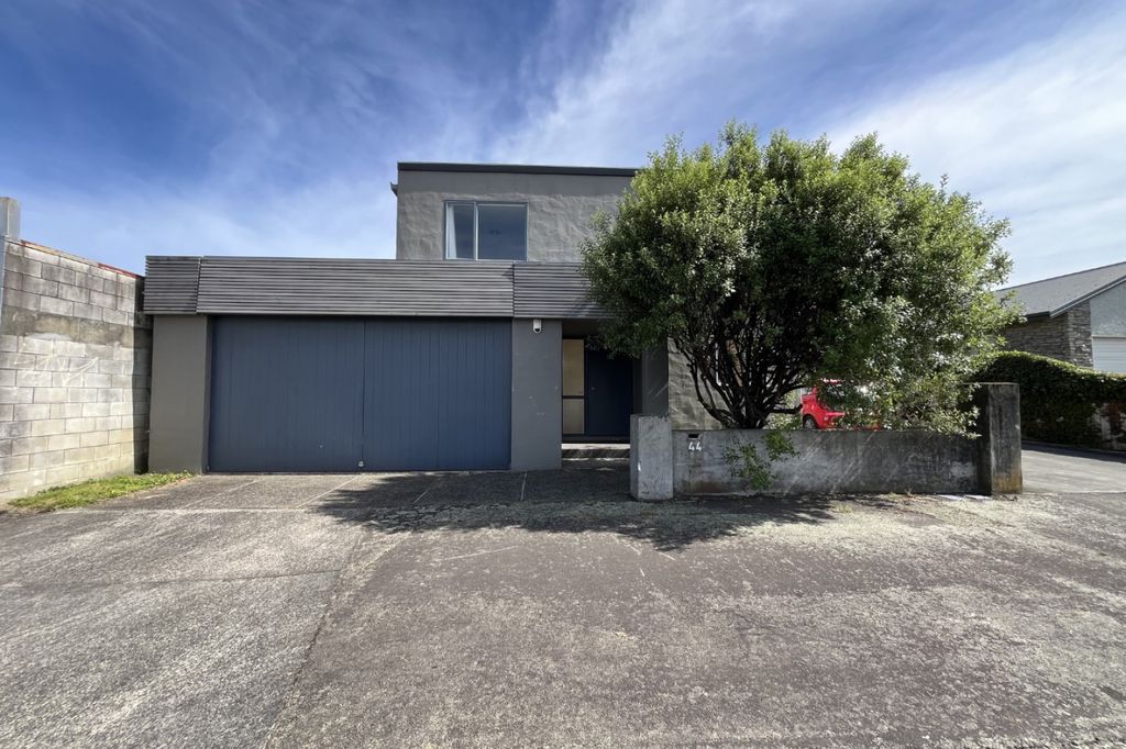 FIVE BEDROOMS, HOKOWHITU 1