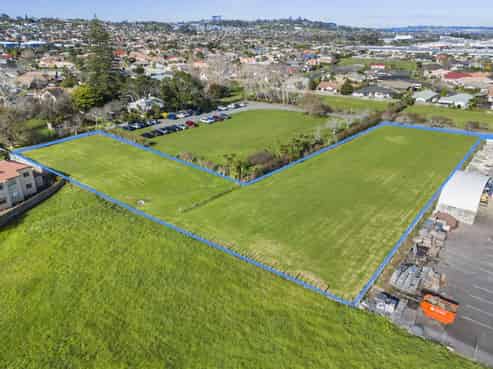 Historical 5,572m² Urban Development Site