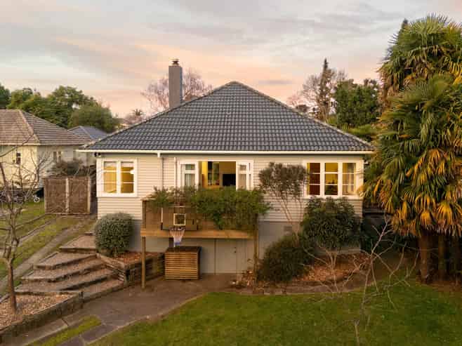 16 Plunket Terrace, Hamilton East