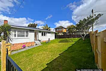 59 Roberts Rd, Te Atatu South