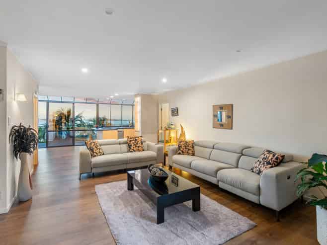 844 Beach Road, Browns Bay