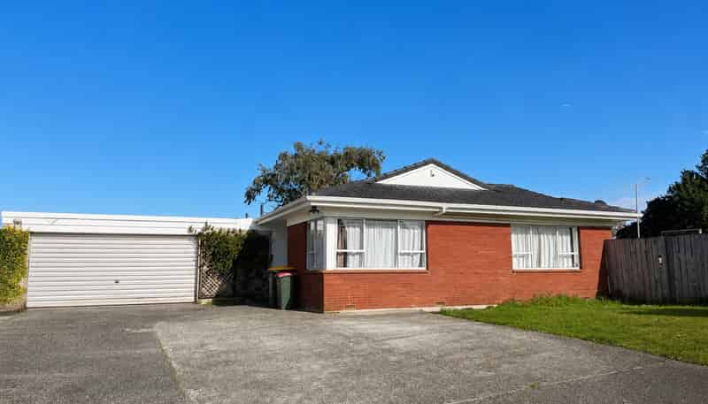 8 Kelburn Lane, Mangere