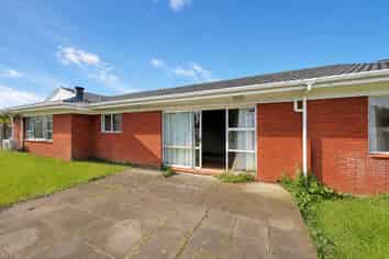 8 Kelburn Lane, Mangere