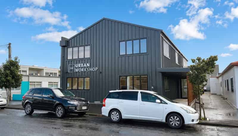 208 Warren Street North, Hastings