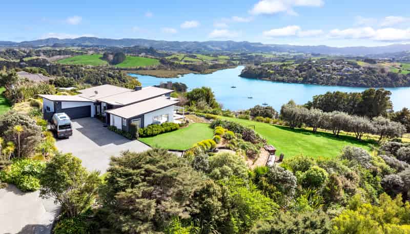 37 Brick Bay Drive, Sandspit