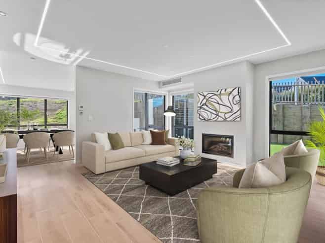 8 Ridgelea Road, Long Bay
