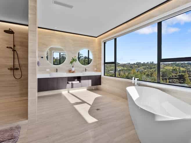 8 Ridgelea Road, Long Bay