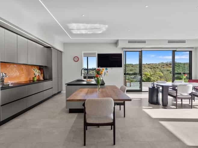 8 Ridgelea Road, Long Bay