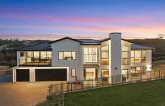 8 Ridgelea Road, Long Bay