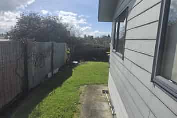 85A COBHAM CRESCENT, Kelston