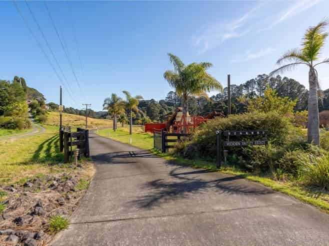 16 Stevensons Crescent, Albany