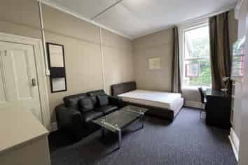 Room 2/54 Queen Street, North Dunedin