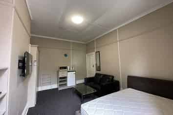 Room 2/54 Queen Street, North Dunedin
