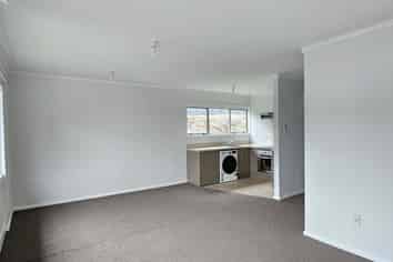 2/126 Redwood Avenue, Tawa
