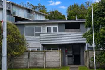 2/126 Redwood Avenue, Tawa
