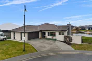 8 Trent Place, Huntingdon