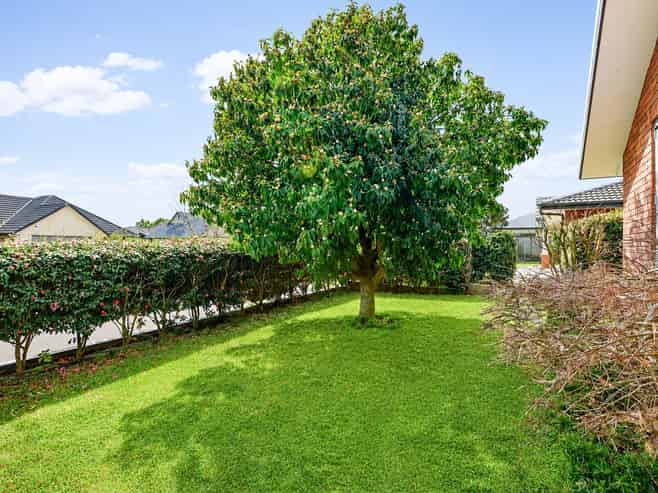 31 St James Drive, Huntington