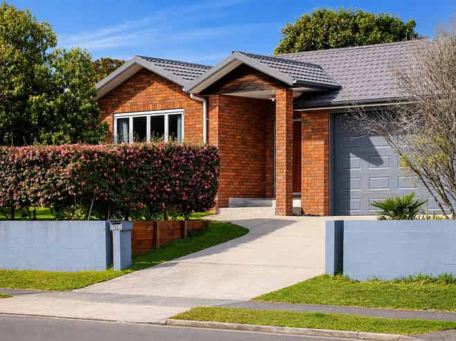 31 St James Drive, Huntington
