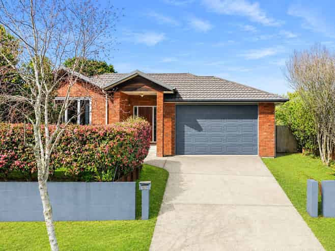 31 St James Drive, Huntington