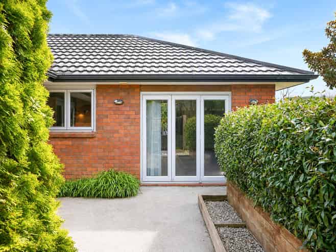 31 St James Drive, Huntington