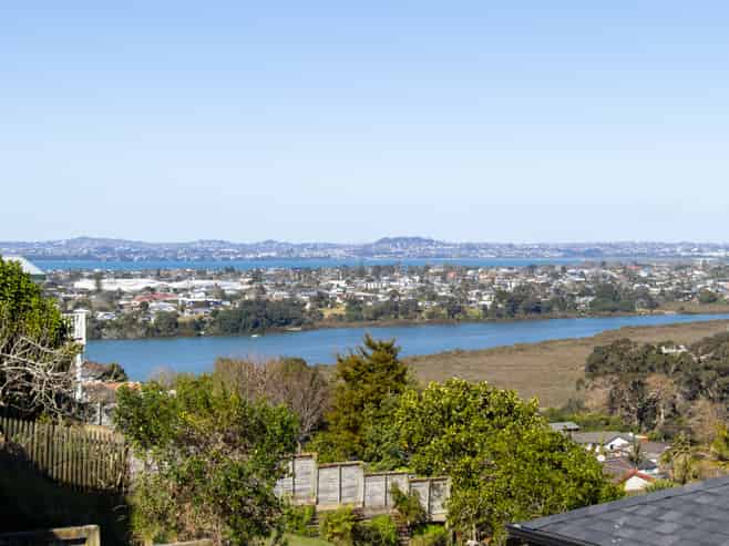 87 Luckens Road, West Harbour