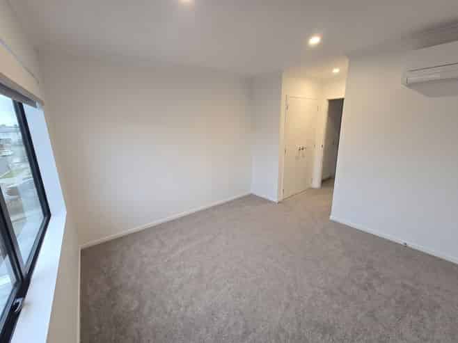32 Kilcadden Drive, Flat Bush
